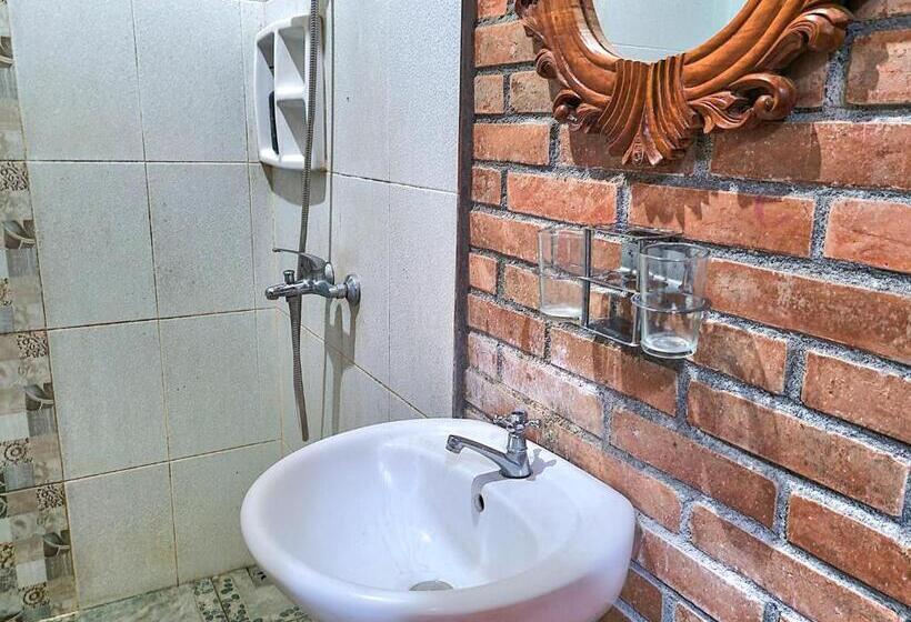 بنسيون Ndalem Suryo Saptono Guest House