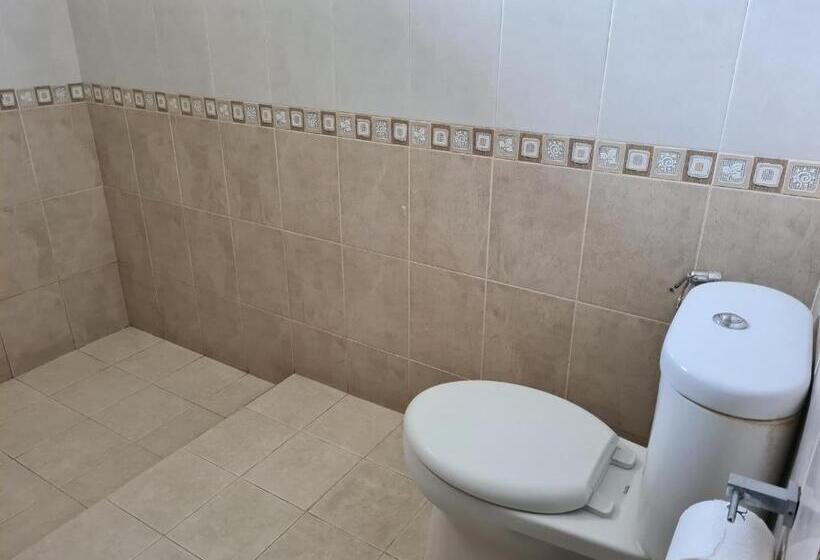 بنسيون Ndalem Suryo Saptono Guest House