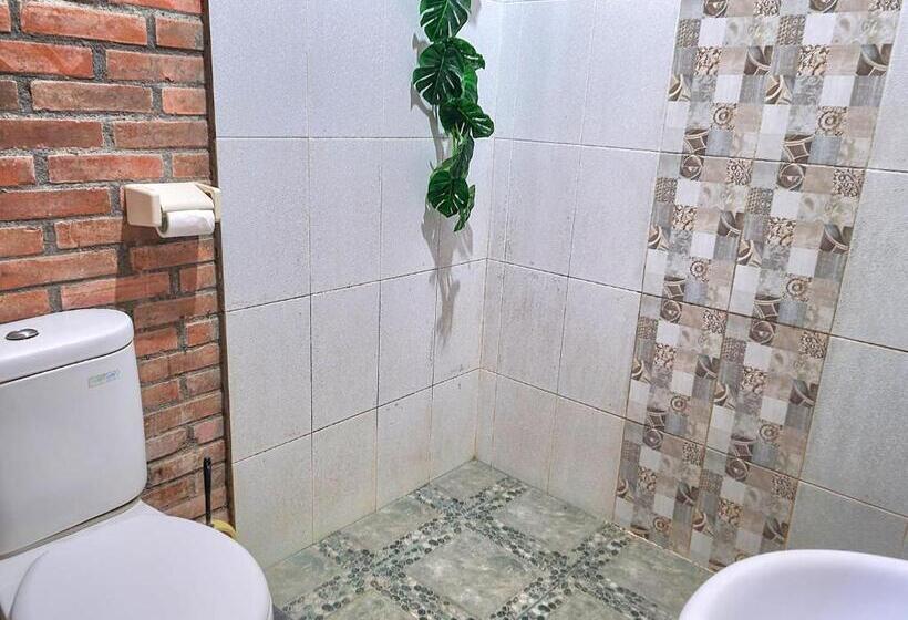 بنسيون Ndalem Suryo Saptono Guest House