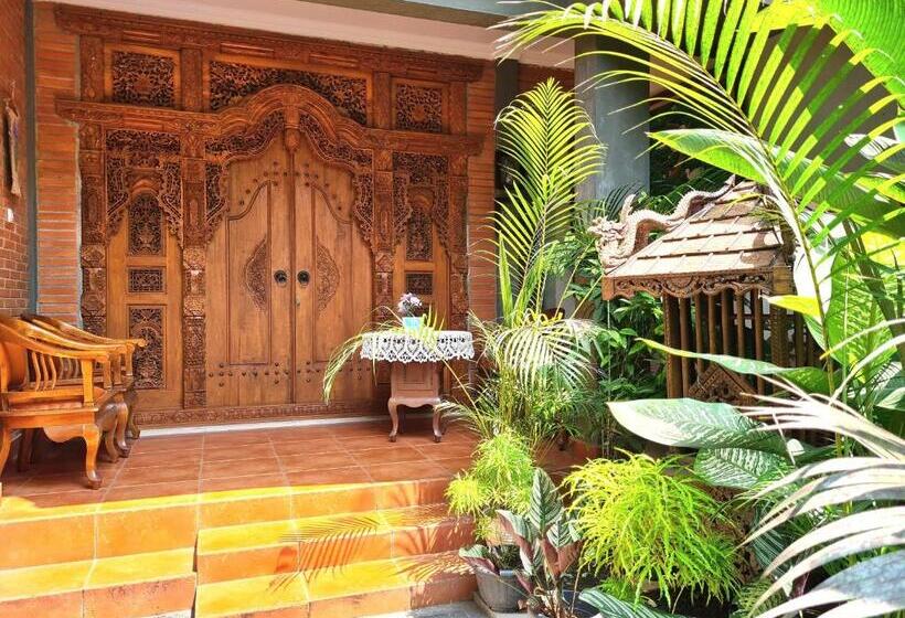 بنسيون Ndalem Suryo Saptono Guest House