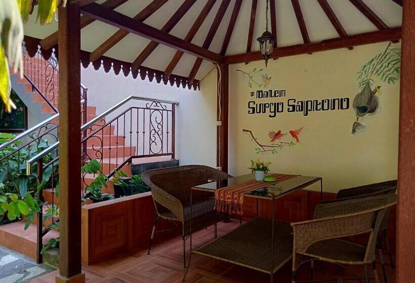بنسيون Ndalem Suryo Saptono Guest House