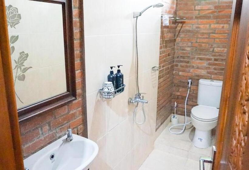 بنسيون Ndalem Suryo Saptono Guest House