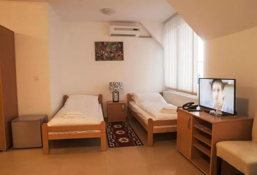 پانسیون Guest House Royal Ii