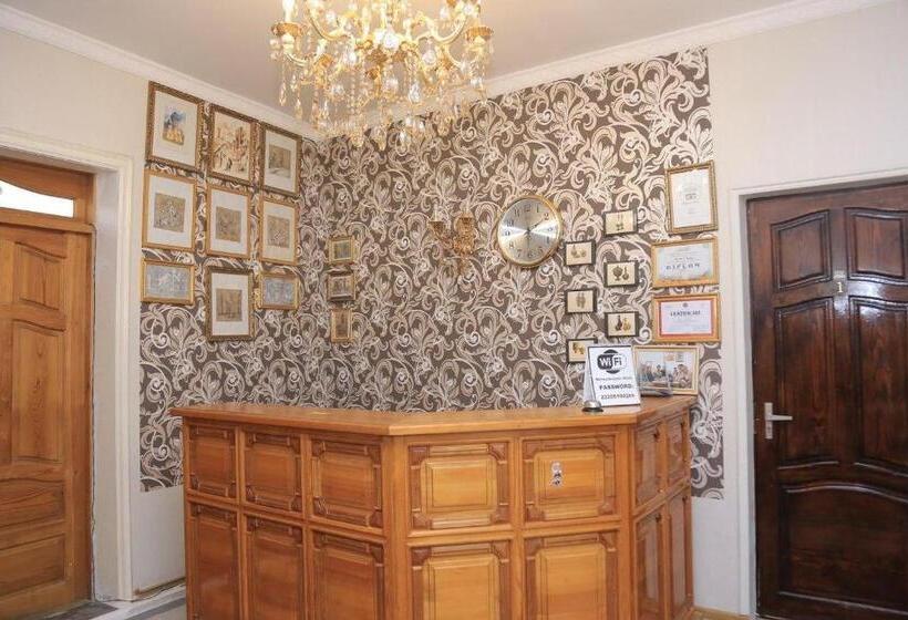 פנסיון Rumi Hotel & Hostel