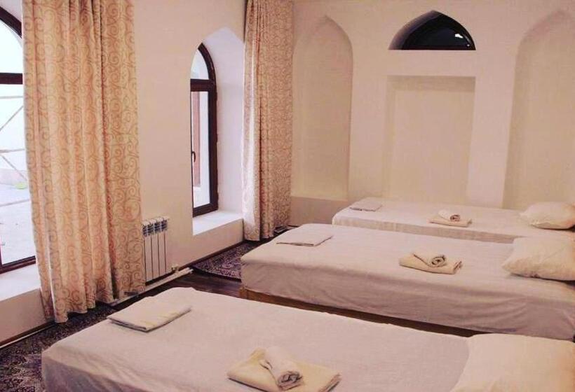 פנסיון Rumi Hotel & Hostel