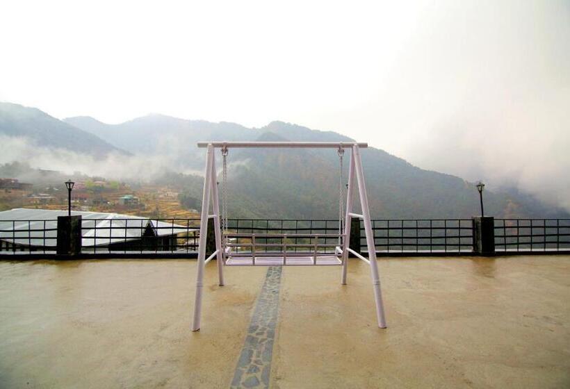 אתר נופש Ashoka Naini Chalet