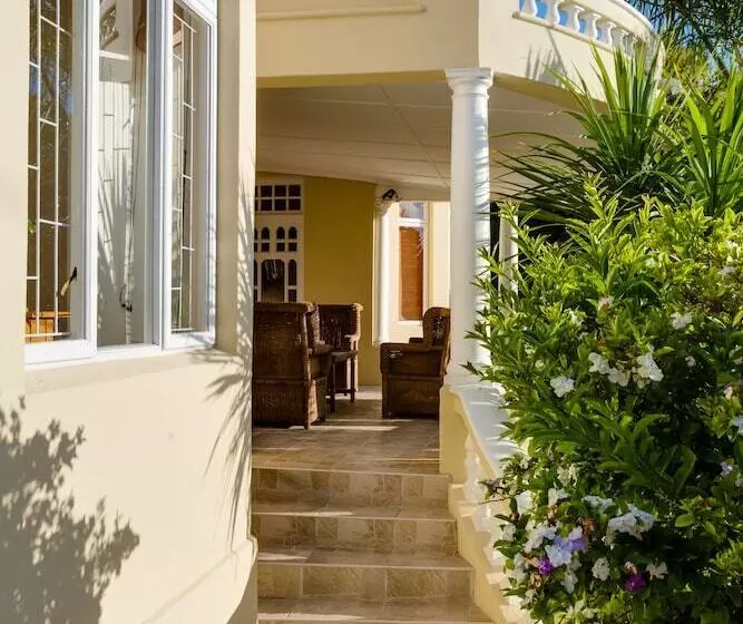 Majatalo 6 On Kloof Guest House