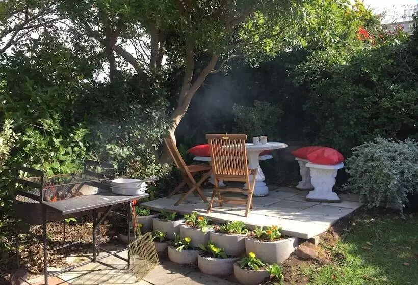 Majatalo 6 On Kloof Guest House