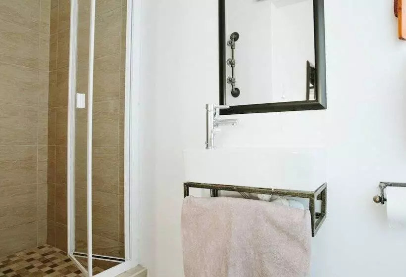 Majatalo 6 On Kloof Guest House