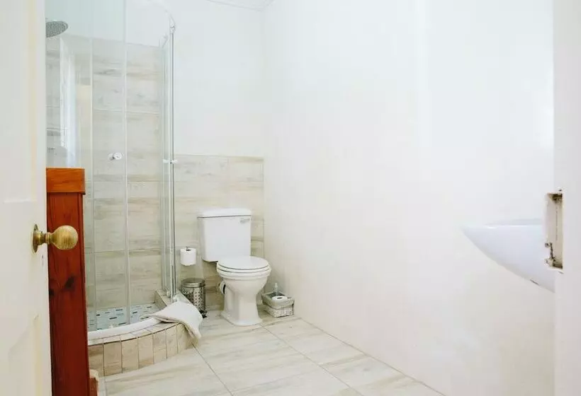 Majatalo 6 On Kloof Guest House