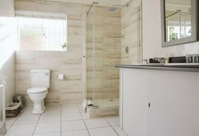 Majatalo 6 On Kloof Guest House