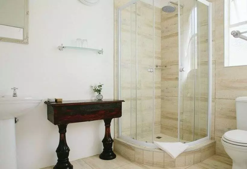 Majatalo 6 On Kloof Guest House