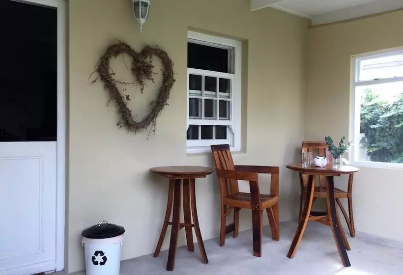 Majatalo 6 On Kloof Guest House