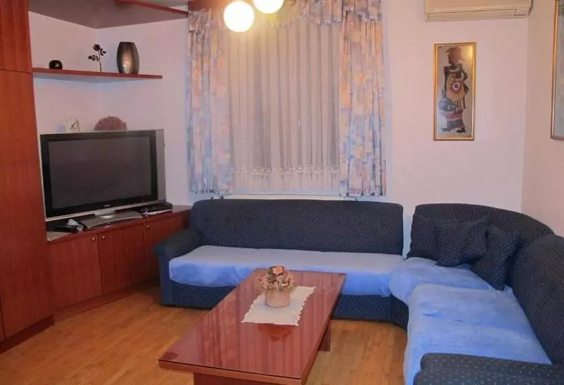 پانسیون Apartment Sobe Ravbar