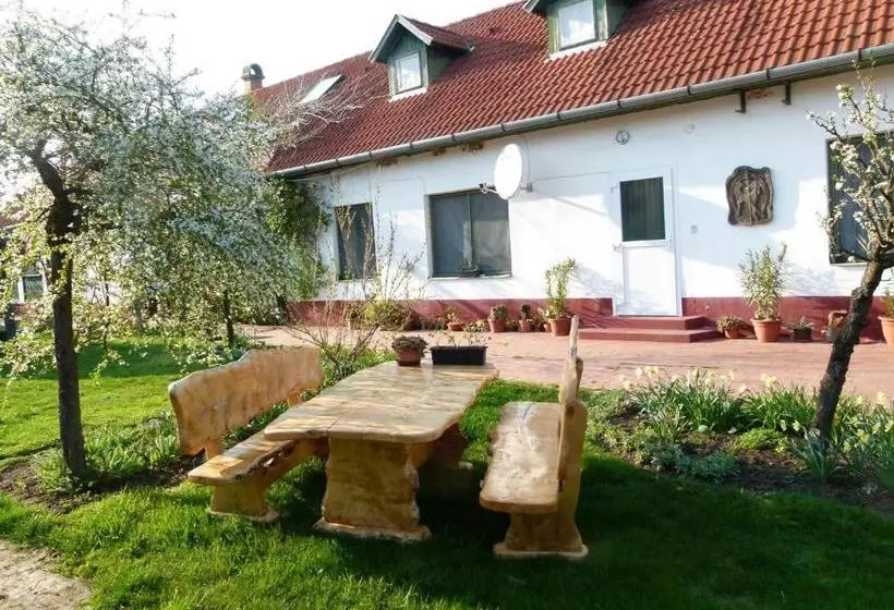 ペンション Hajdu Lovasudvar Hortobágy