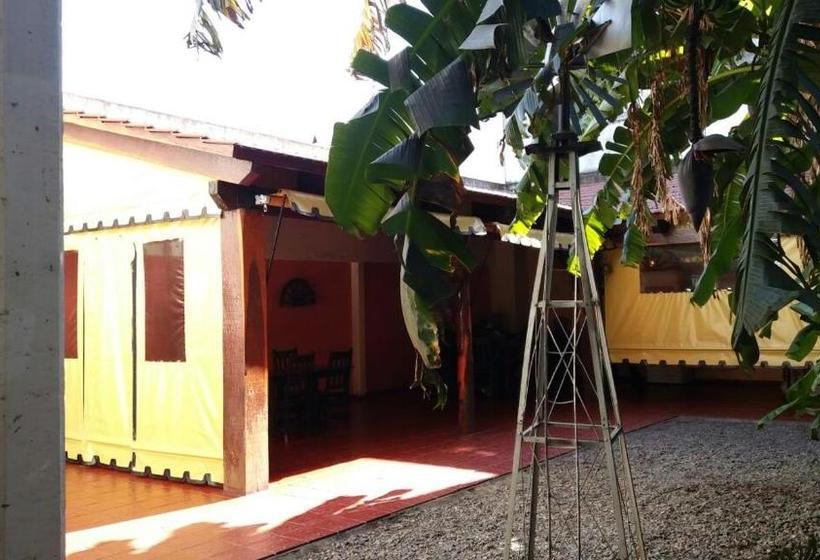 ペンション Hostal Las Carretas