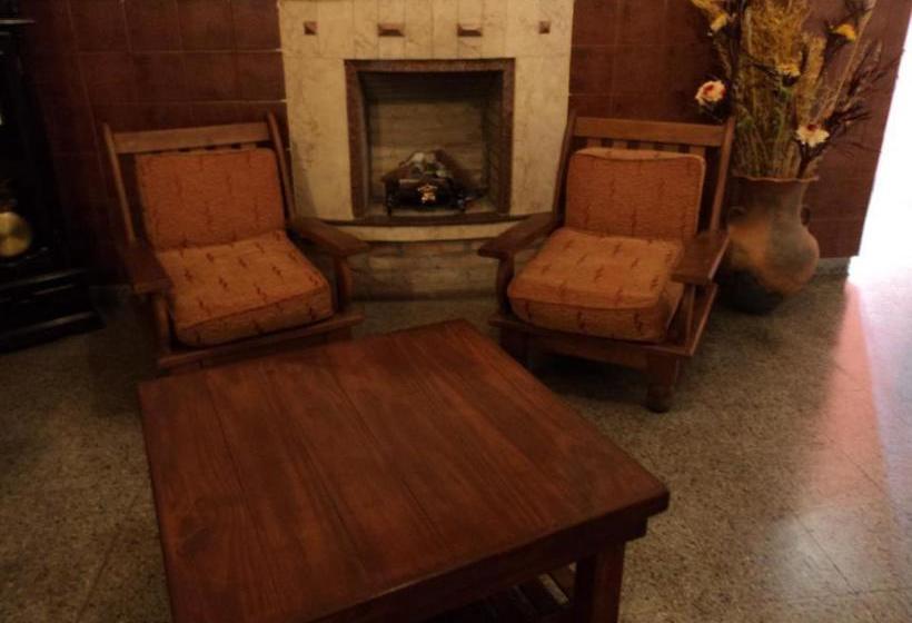 ペンション Hostal Las Carretas