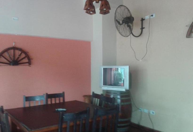 ペンション Hostal Las Carretas