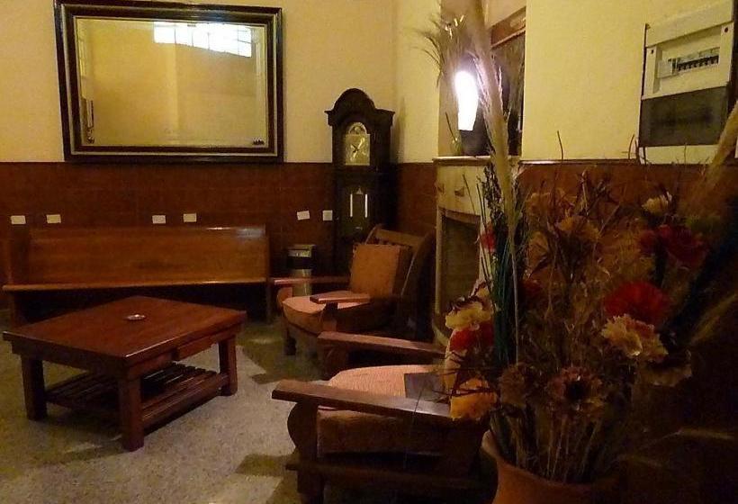 ペンション Hostal Las Carretas