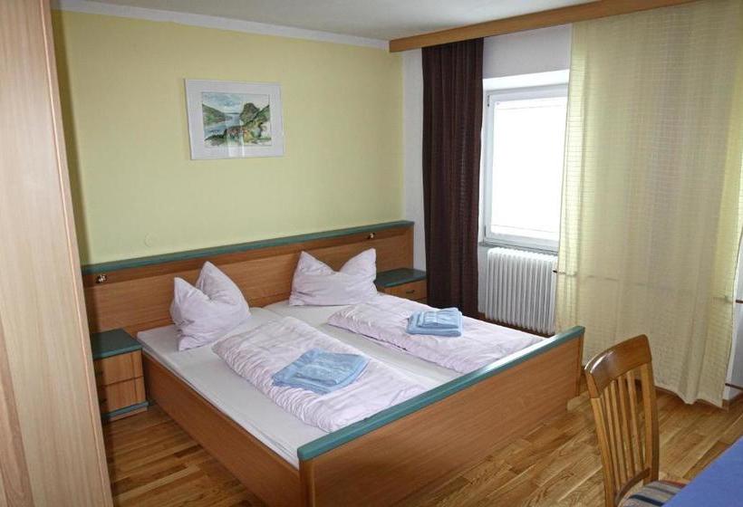 بنسيون Stiftsgasthof Hochburg