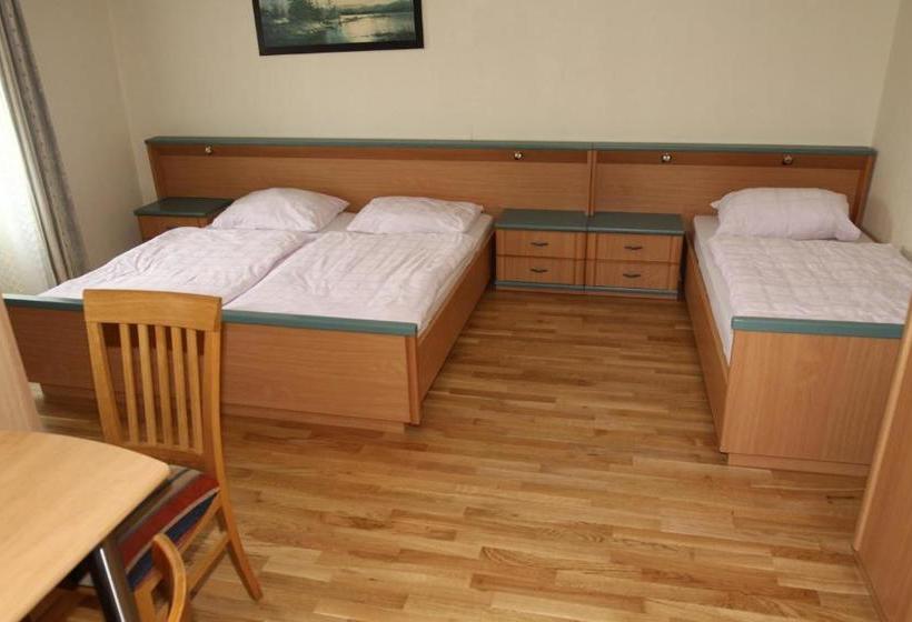 بنسيون Stiftsgasthof Hochburg