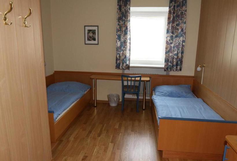 بنسيون Stiftsgasthof Hochburg