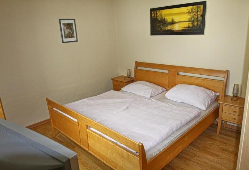 بنسيون Stiftsgasthof Hochburg