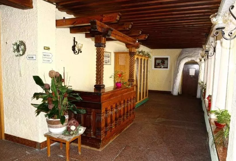 ペンション Stiftsgasthof Hochburg