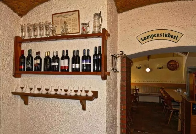 ペンション Stiftsgasthof Hochburg