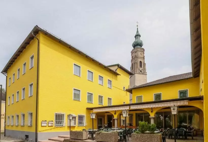 ペンション Stiftsgasthof Hochburg