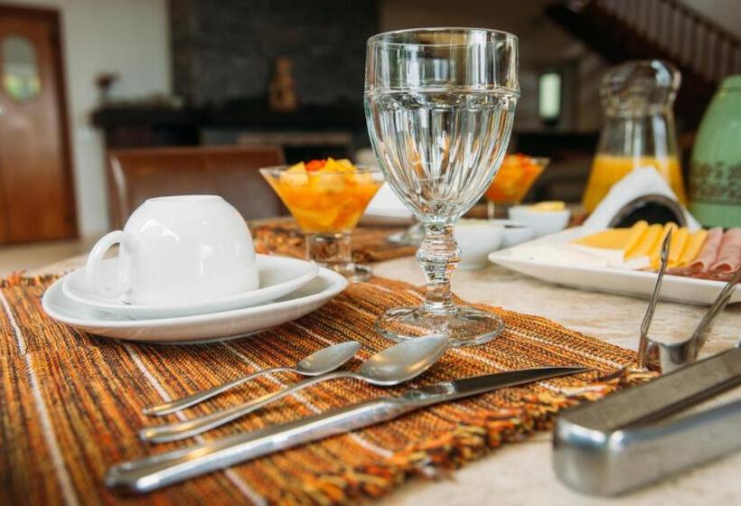 بنسيون La Réserve Suites