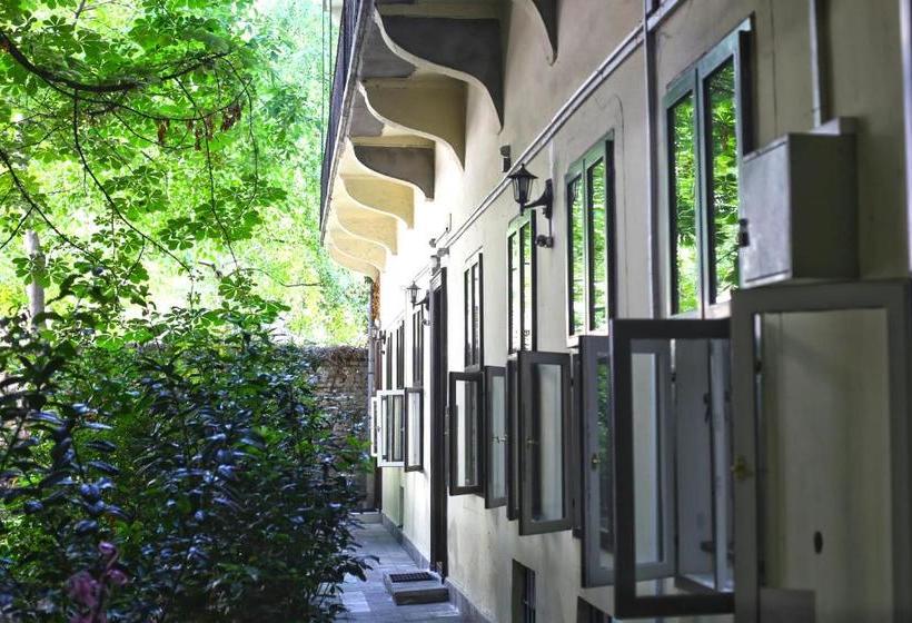 Amber Gardenview Studios Downtown