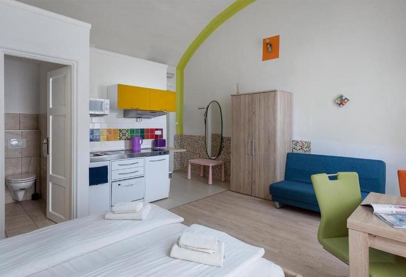 Amber Gardenview Studios Downtown