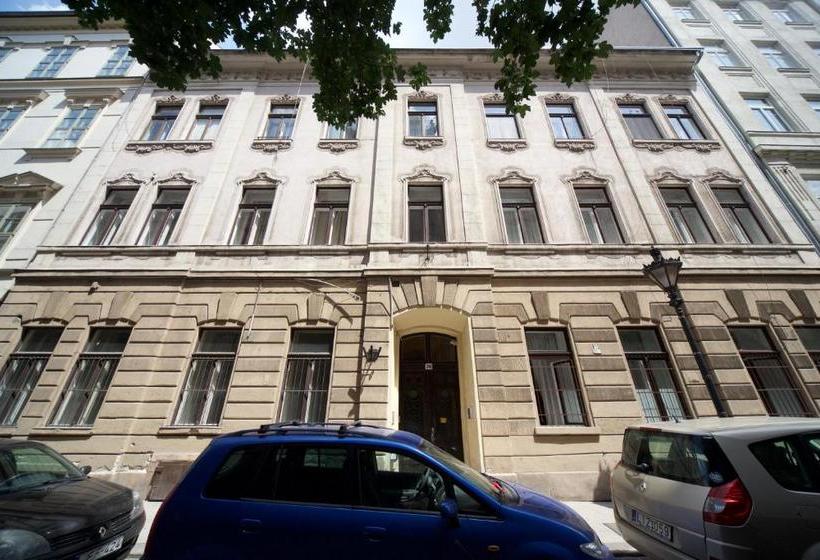 Amber Gardenview Studios Downtown