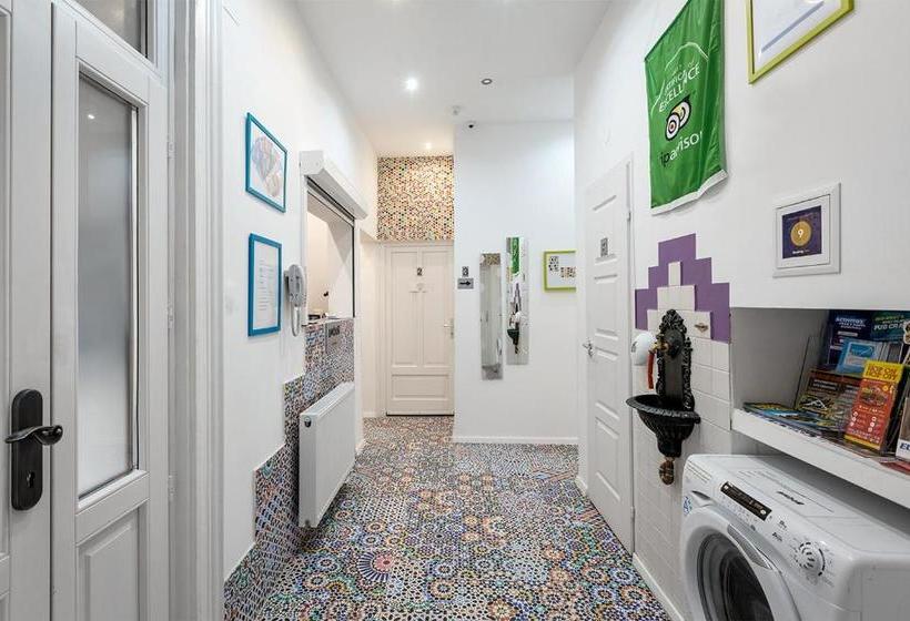 Amber Gardenview Studios Downtown