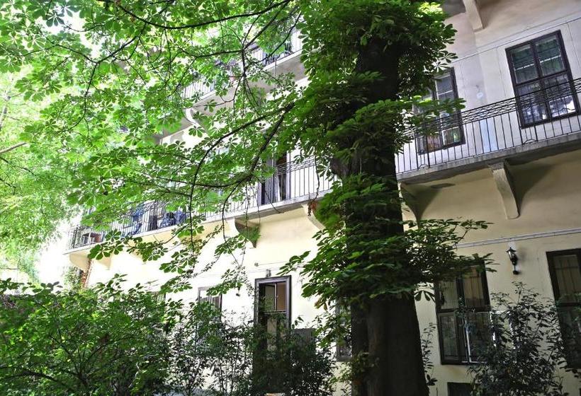 Amber Gardenview Studios Downtown