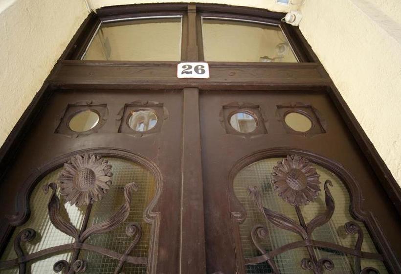 Amber Gardenview Studios Downtown