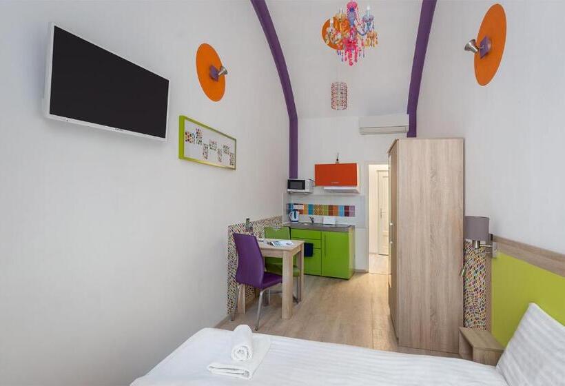 Amber Gardenview Studios Downtown