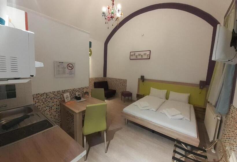 Amber Gardenview Studios Downtown