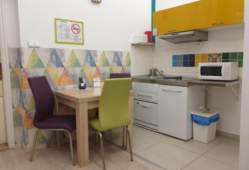 Amber Gardenview Studios Downtown