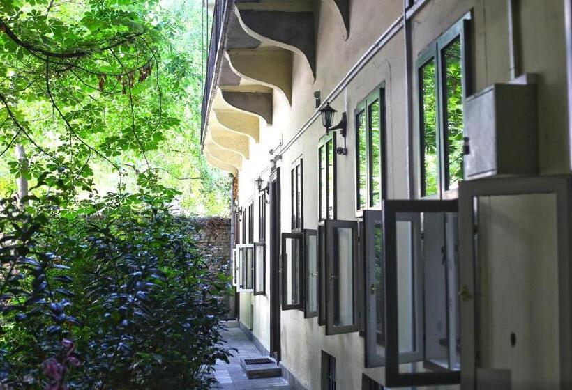 Amber Gardenview Studios Downtown