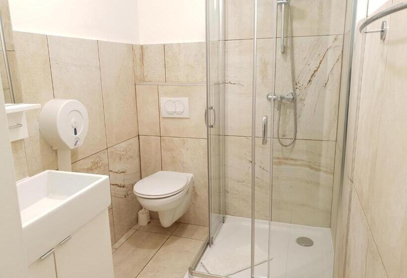 Amber Gardenview Studios Downtown