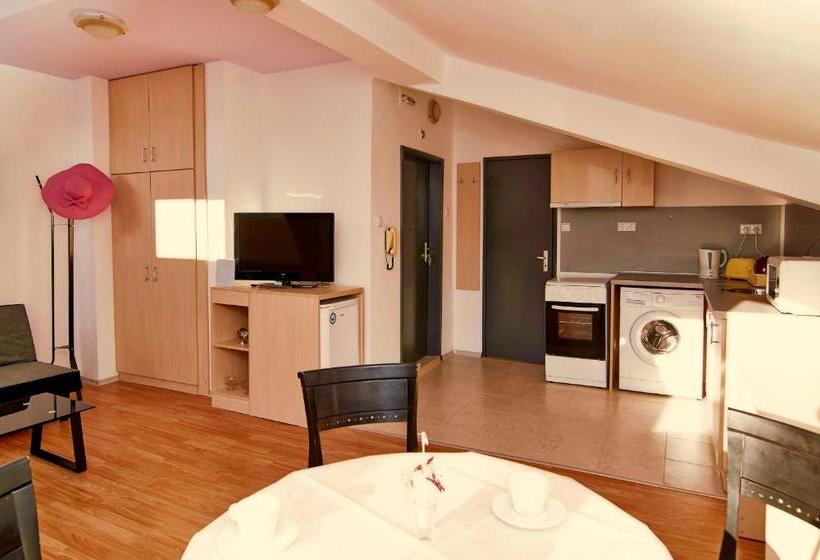 بنسيون Batak Studio