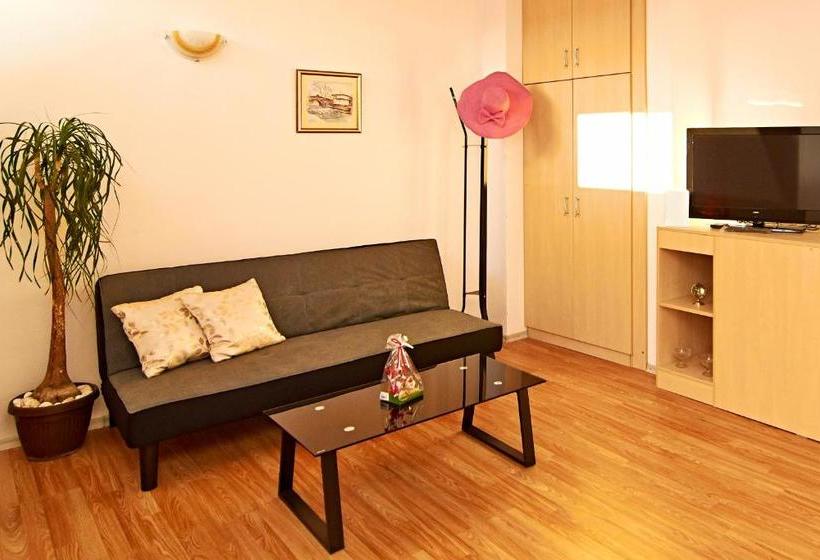 بنسيون Batak Studio