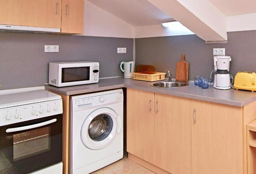 بنسيون Batak Studio