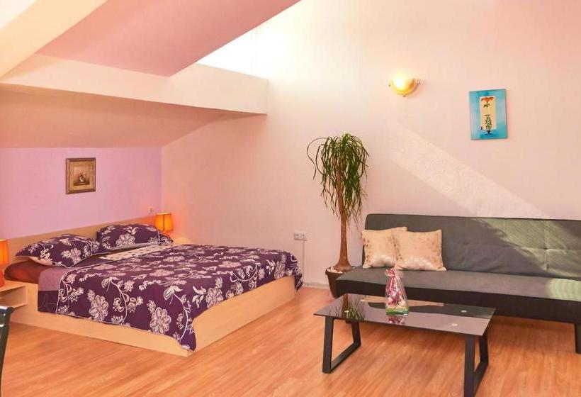 بنسيون Batak Studio