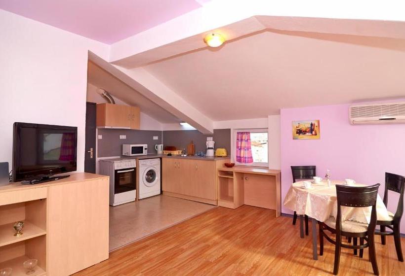 بنسيون Batak Studio