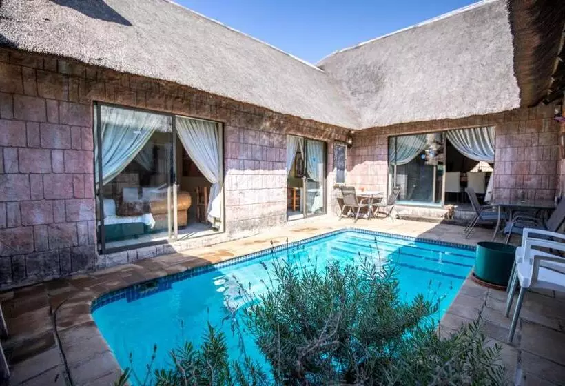 Majatalo Thatch Haven Guesthouse