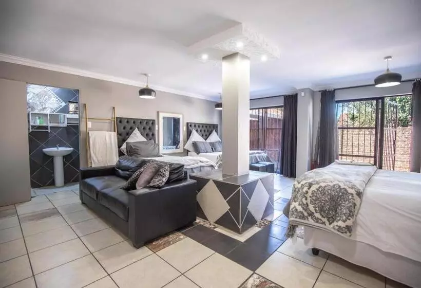 Majatalo Thatch Haven Guesthouse