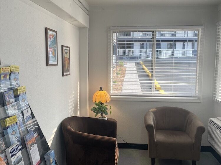 Общежитие Bayside Inn